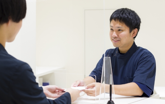 受付・問診票記入